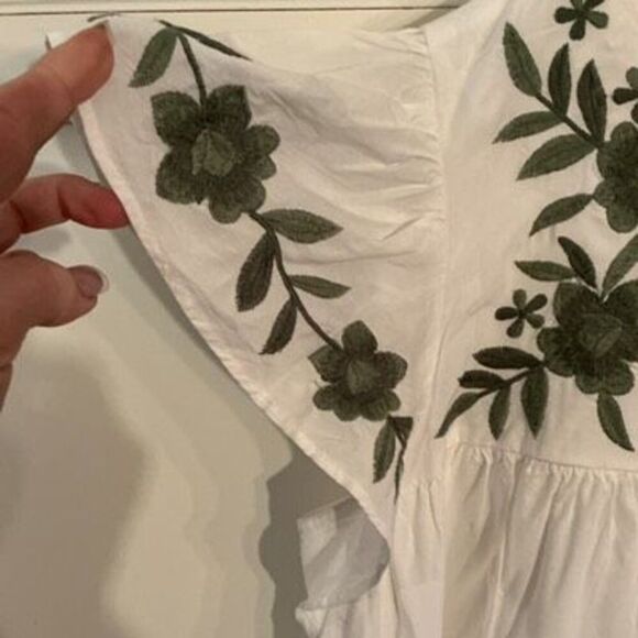 Crown & Ivy Flutter Sleeve Embroidered Top Sz M Lined Boho Babydoll - Picture 5 of 12